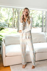 Long-Sleeved Women's Pajama Set in Pastel Mickey Mouse