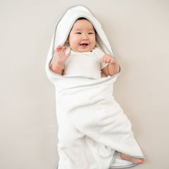 Hooded Bath Towel in Cloud with Storm Trim