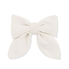 Medium Alligator Clip Bow in Oat