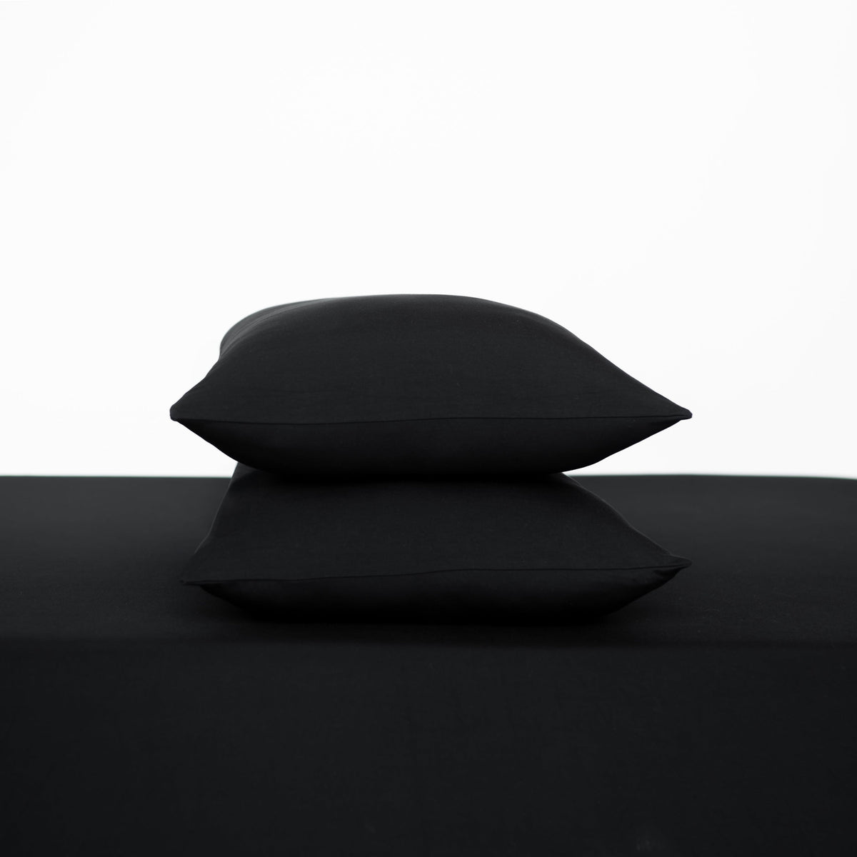 Fitted Sheet with Pillowcases in Midnight